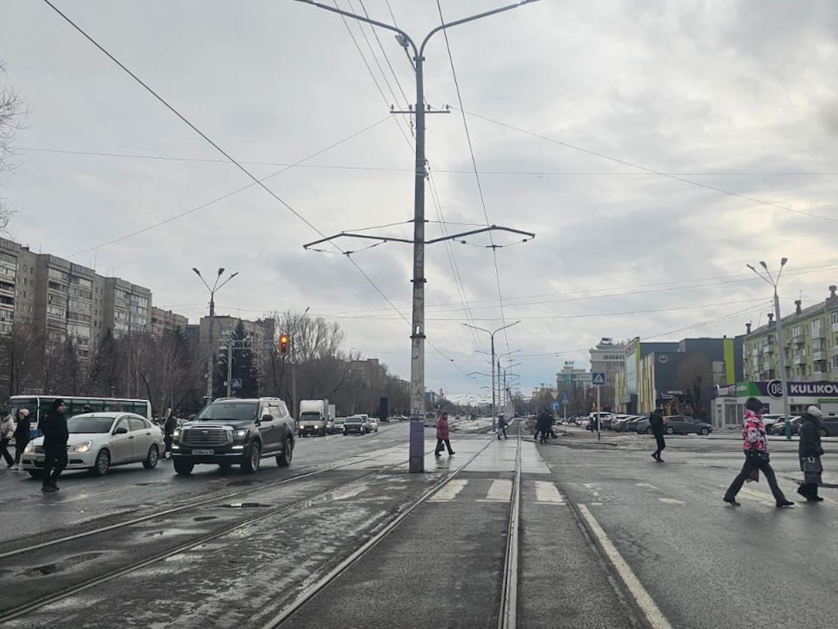 В Усть-Каменогорске развернулись споры как правильно проезжать перекресток Кабанбай батыра - Казахстан