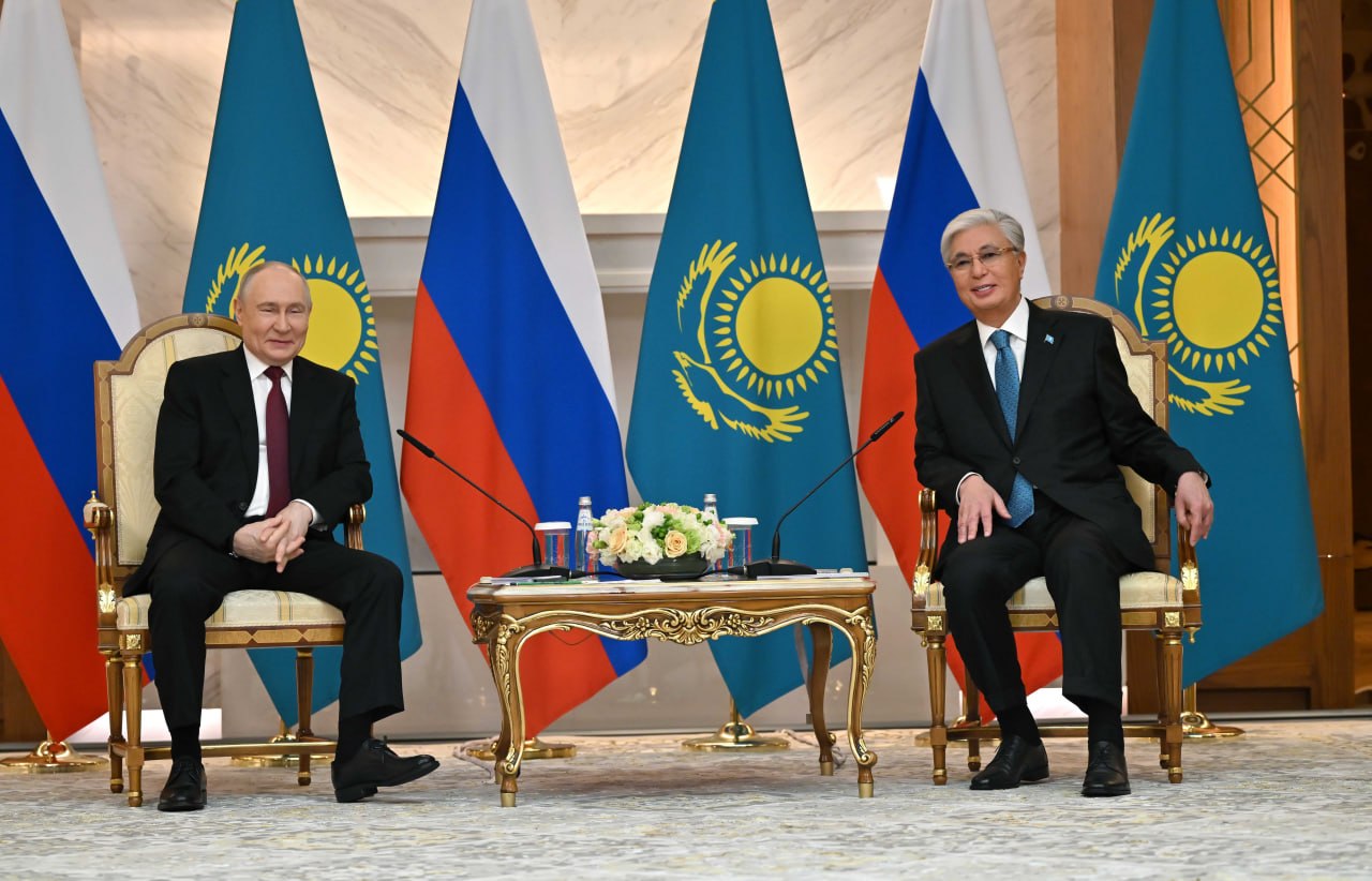 Токаев и Путин провели переговоры в узком составе 