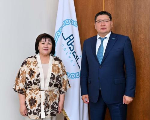 Глава региона провел встречу с известным литературоведом Жанат Аскербеккызы