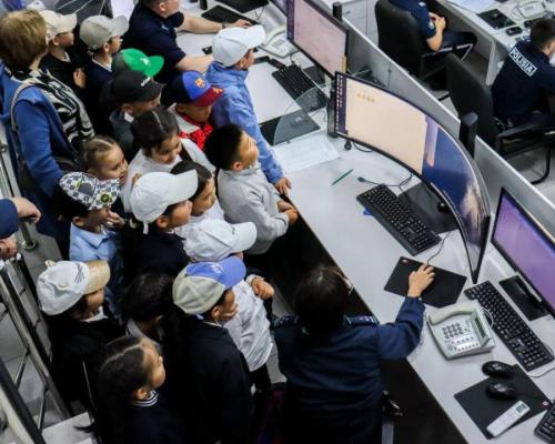 Как работает полиция: школьникам Усть-Каменогорска провели экскурсию в музее полиции