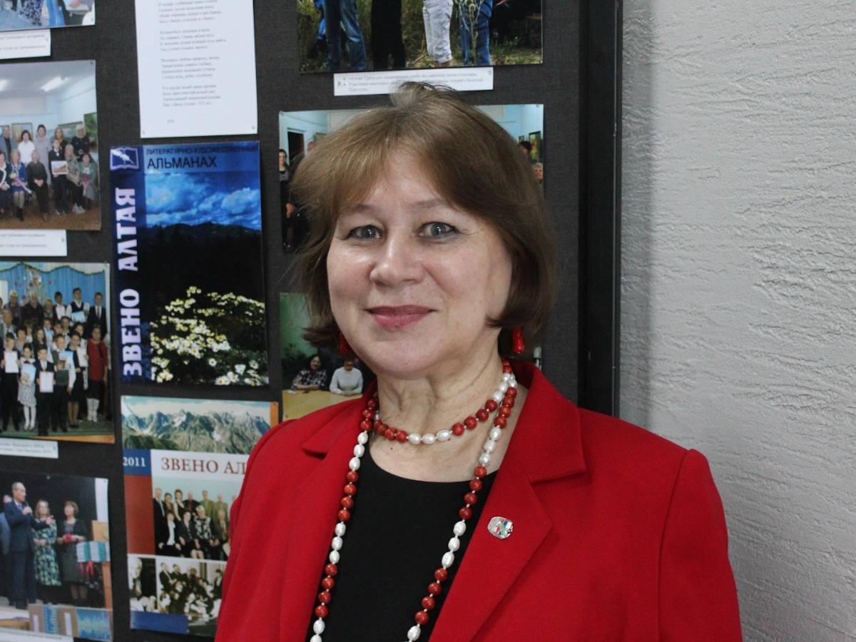 Жительница Усть-Каменогорска воспитывает семерых внуков и пишет шестую книгу