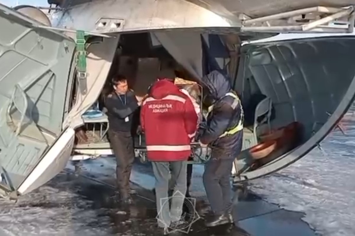 В ВКО новорожденных близнецов транспортировали на вертолете МЧС