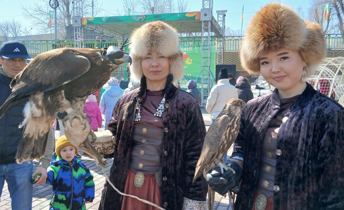 В Усть-Каменогорске праздничное шоу стартовало на Комендантке