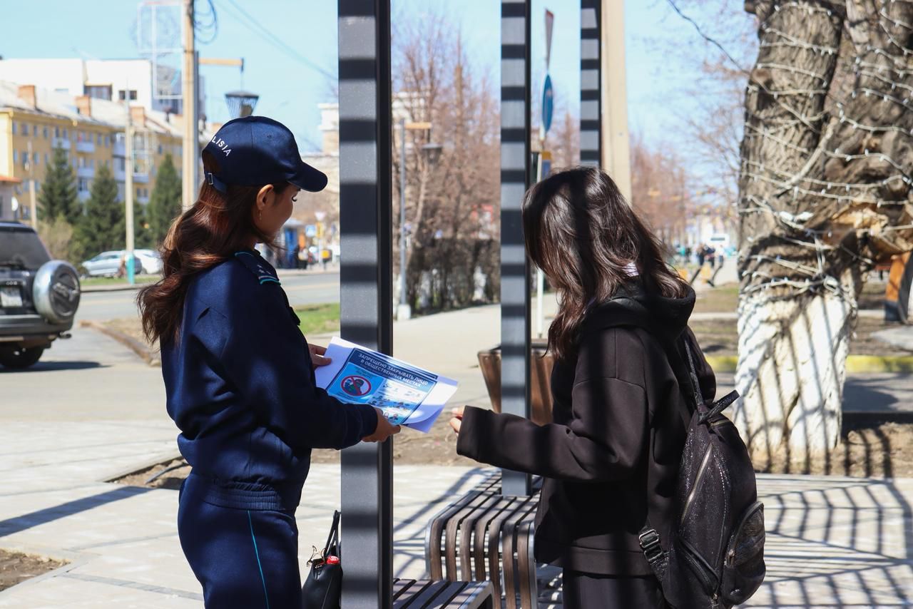 В Усть-Каменогорске полицейские разъясняют, почему нельзя носить одежду, скрывающую лицо