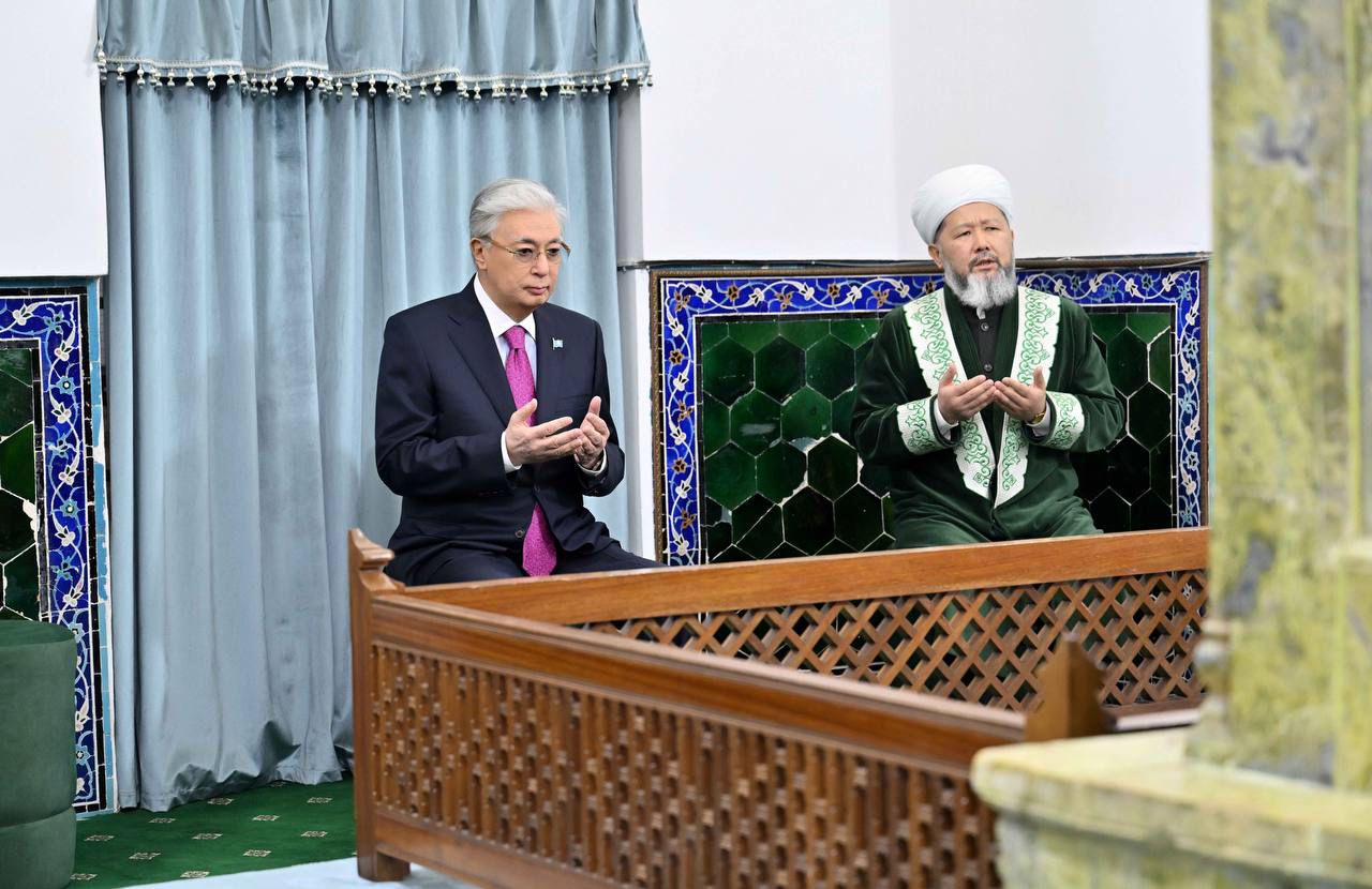 Президент Қасым-Жомарт Тоқаев Қожа Ахмет Ясауи кесенесіне зиярат етті