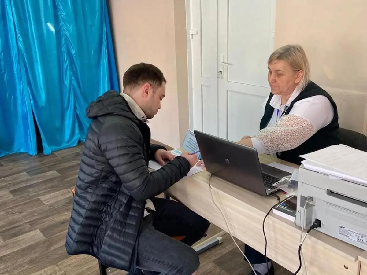 Призёр Олимпийских игр посетил избирательный участок в городе Алтае
