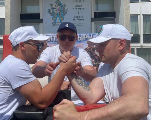 В районе Алтай выбрали сильнейших мужчин