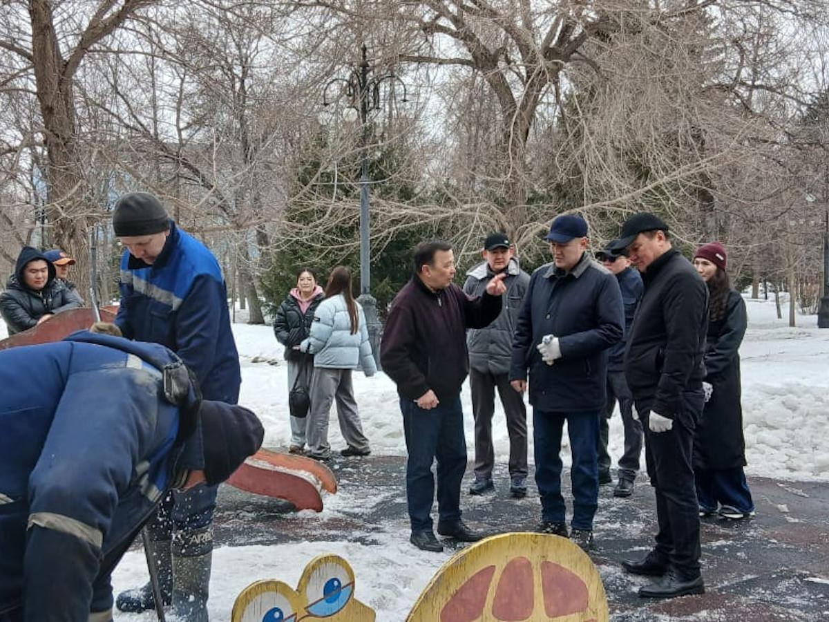 В Усть-Каменогорске продолжением Тазару күні стала очистка старейшего городского парка