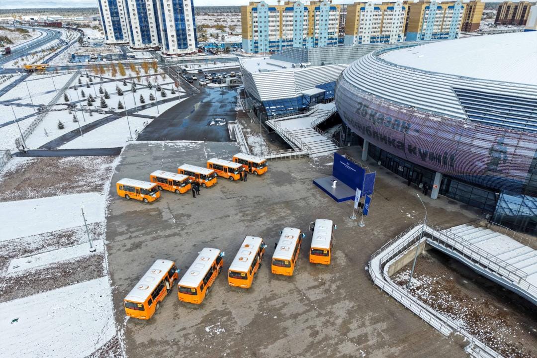 В области Абай школам передали 10 новых автобусов