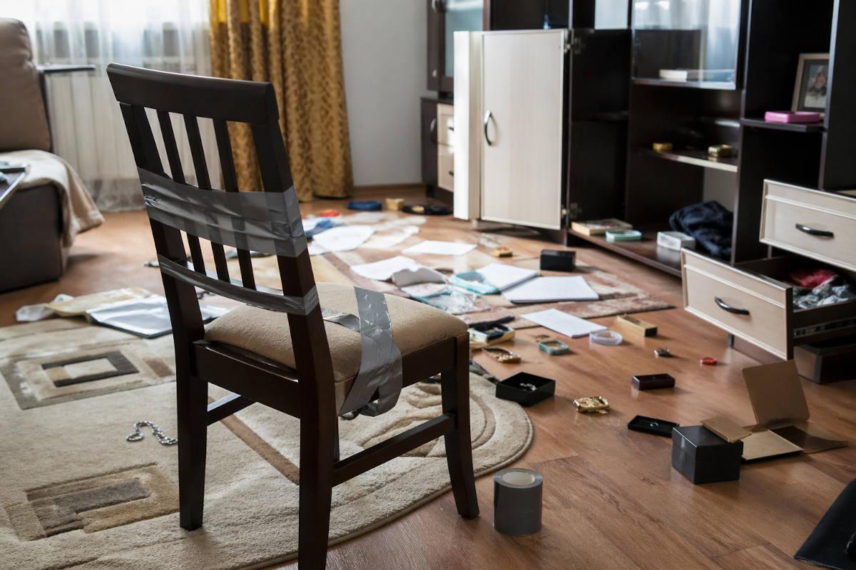 Жительница Тараза инсценировала нападение на себя после перевода денег мошенникам