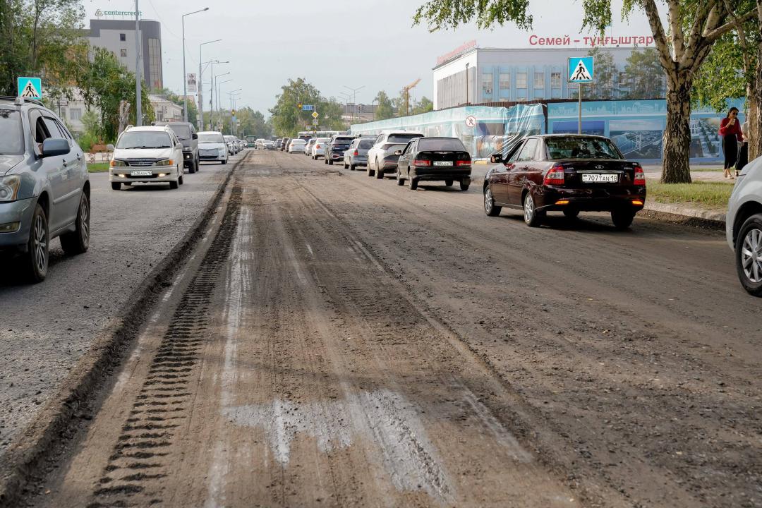 В Семее ремонтируют улицы Абая и Жангельдина
