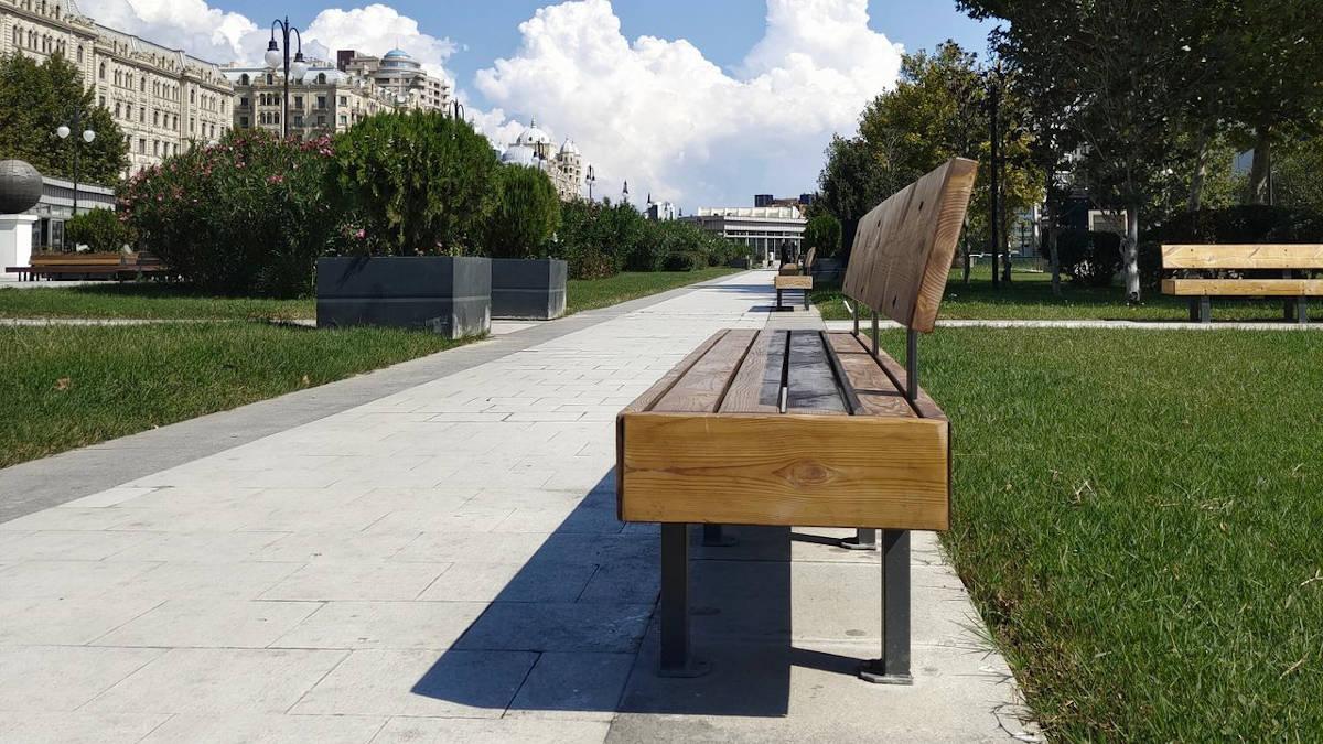 В Актюбинской области подростка оштрафовали за порчу скамеек в парке