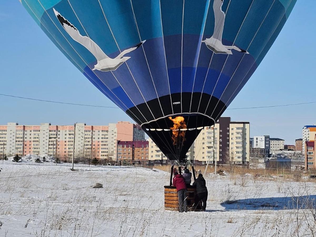 В Усть-Каменогорске на участке голосования запустили воздушный шар