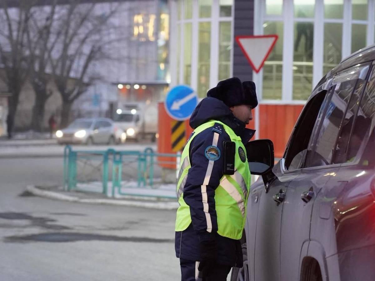 В Усть-Каменогорске полицейских перевели на усиленный вариант несения службы 