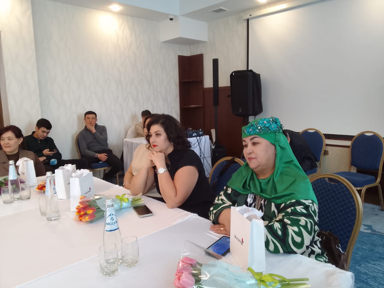 Аким Усть-Каменогорска ответил на вопросы многодетных мам о детсадах и жилье