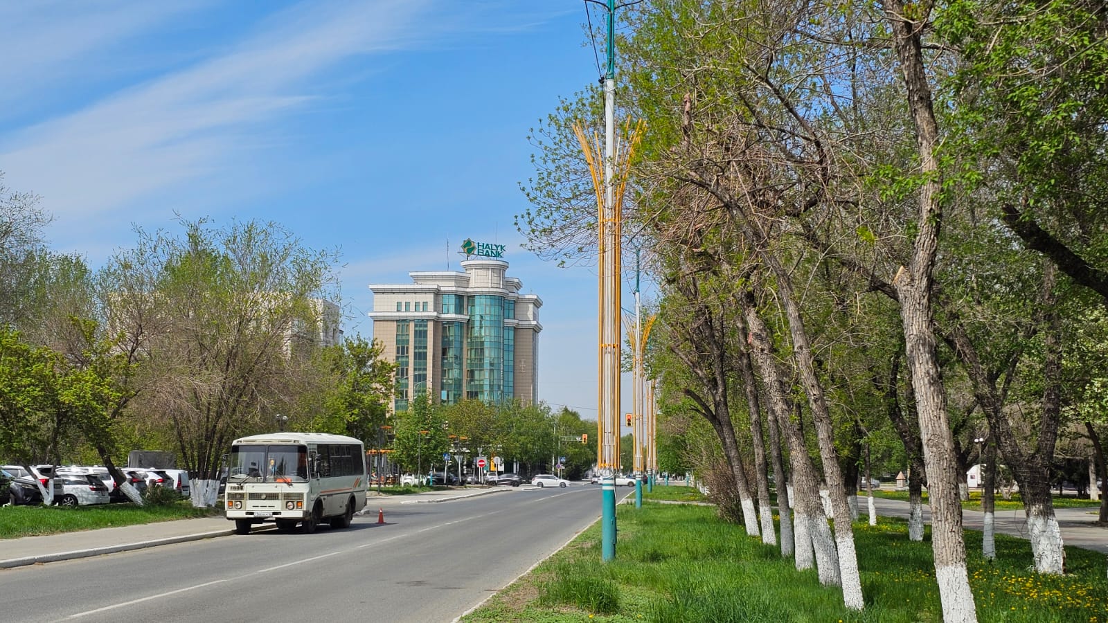 В центре Усть-Каменогорска установили современные фонари