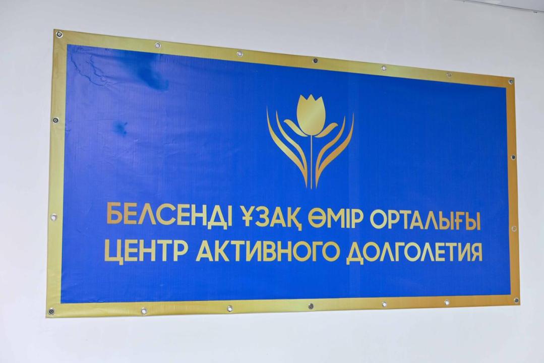 Аким области Абай посетил центр соцуслуг в Семее