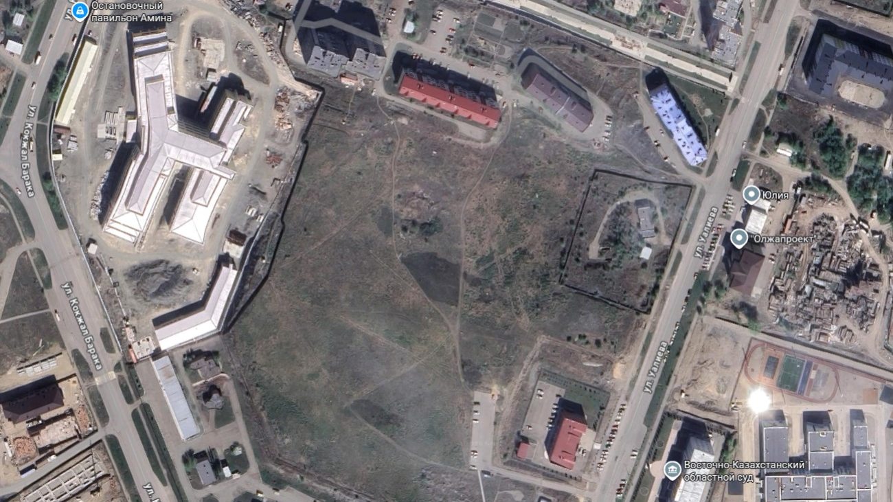 В Усть-Каменогорске жителей просят не посещать пустырь в районе Центра крови