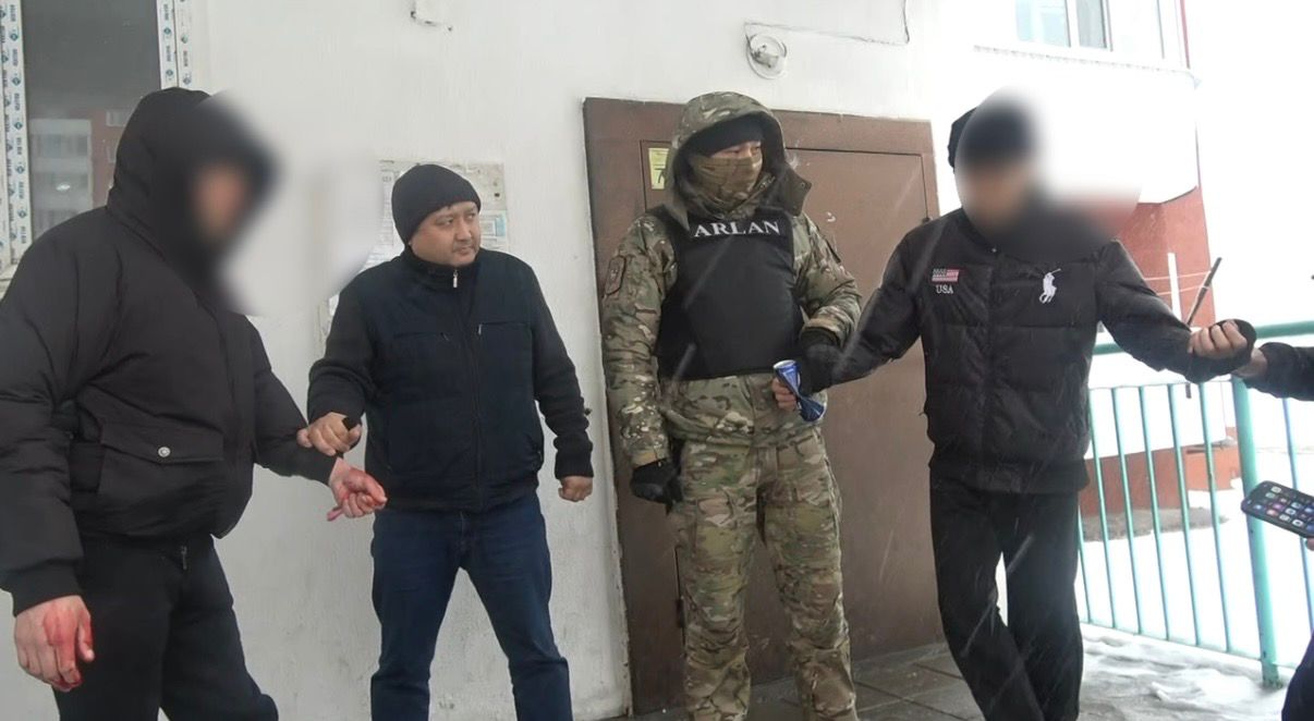 В ВКО обнаружили склад психотропных веществ: задержаны фасовщики