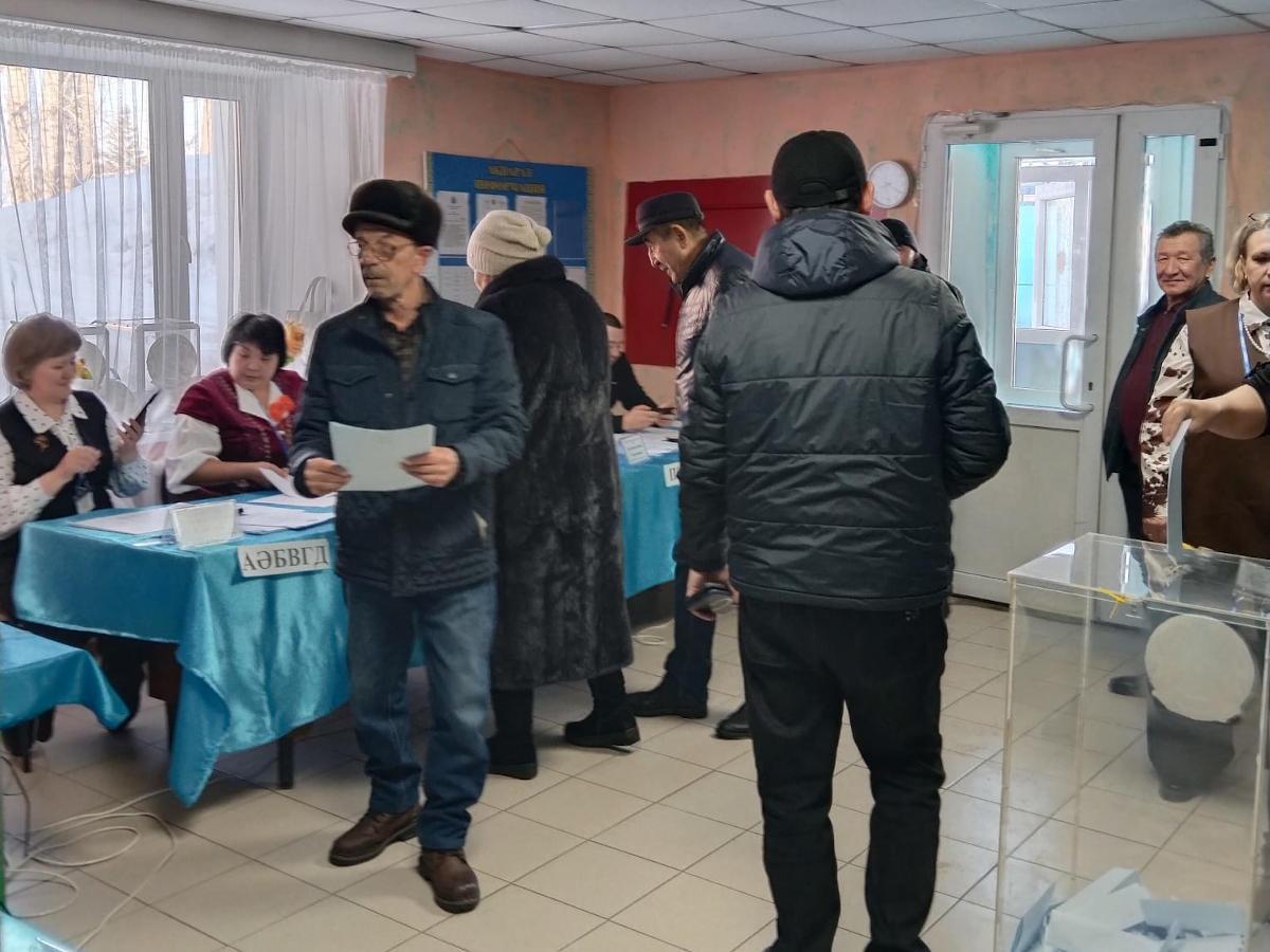 ВКО. В Глубоковском районе жители активно идут на избирательные участки