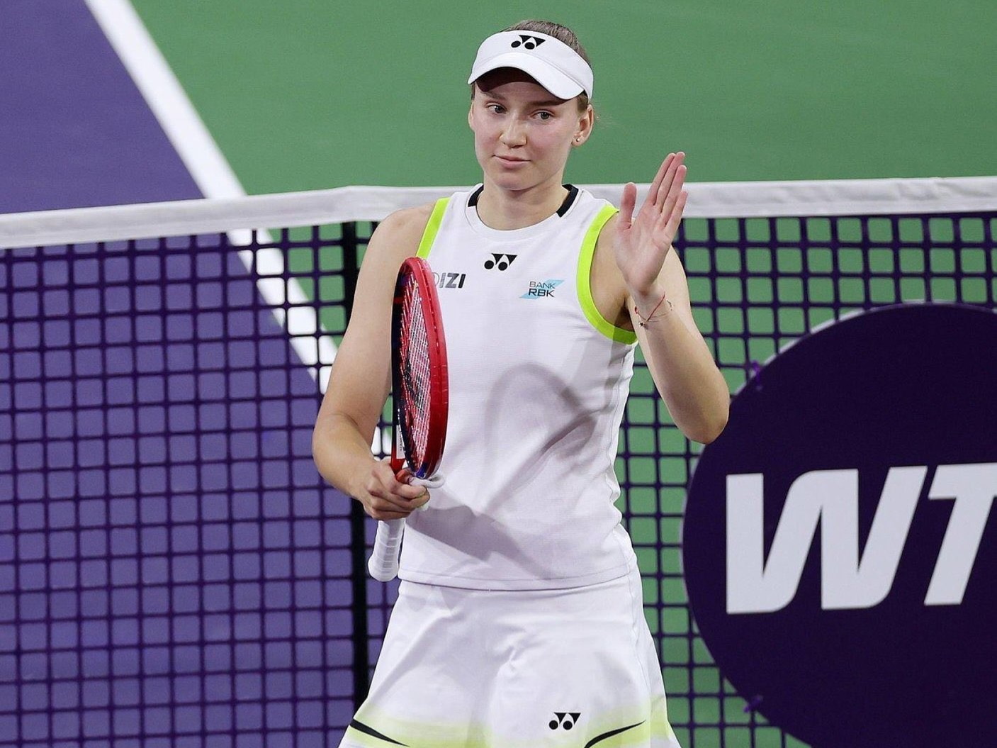 Казахстанская битва в Майами: Рыбакина уверенно проходит дальше