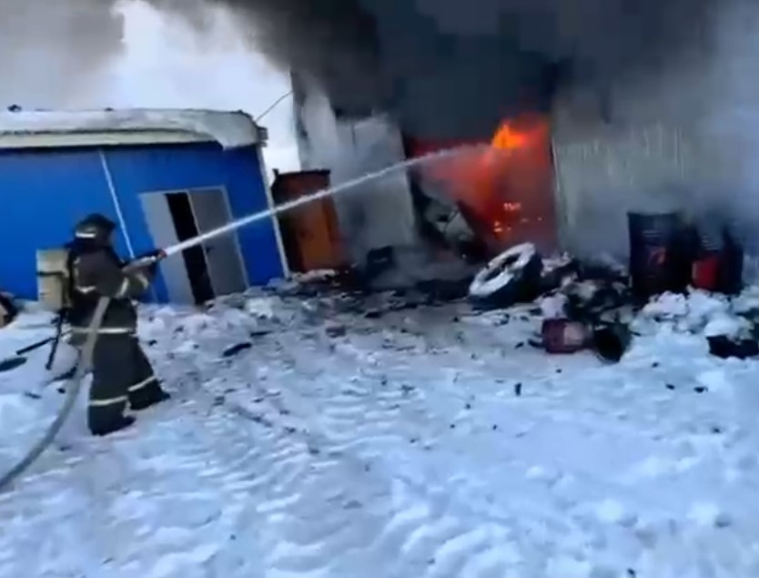 Стало известно состояние пострадавших во время пожара в промышленном ангаре Усть-Каменогорска