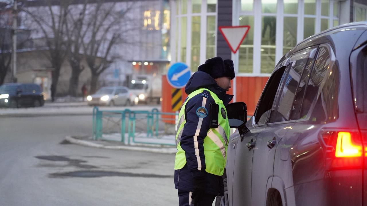 За прошедшие сутки на дорогах ВКО зарегистрировано 477 нарушений ПДД