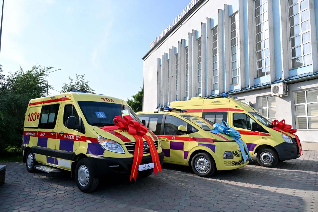 В Семее ко Дню медицинского работника наградили лучших врачей региона