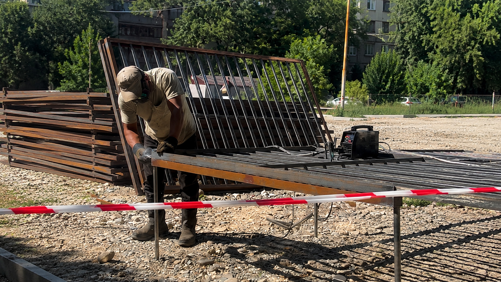 В Усть-Каменогорске продолжается благоустройство дворовых спортивных зон