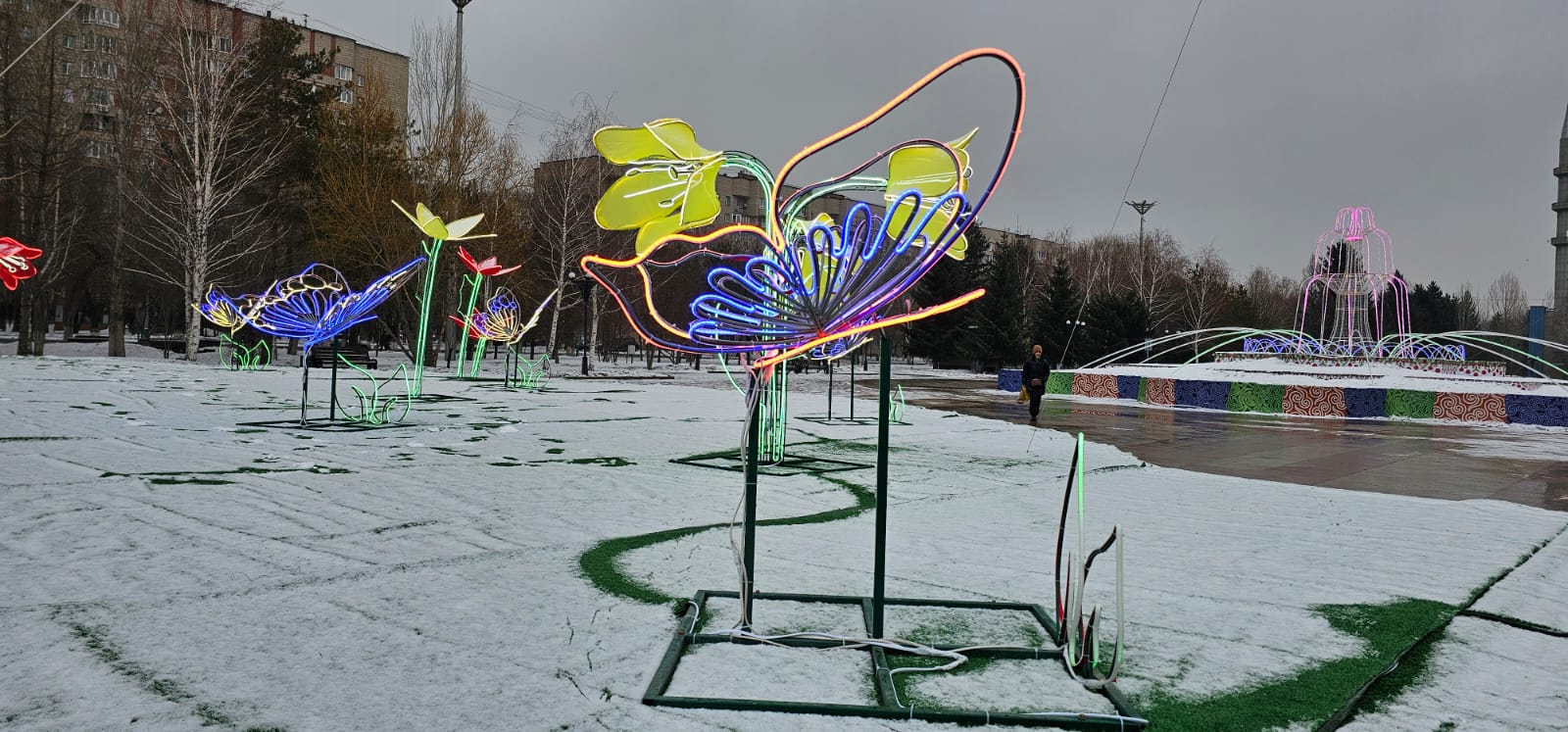 Усть-Каменогорск продолжают украшать к Наурызу