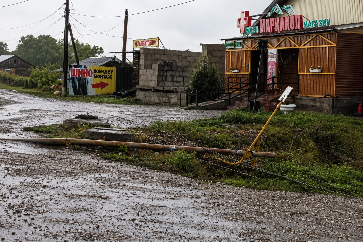 В Усть-Каменогорске из-за непогоды без света остались Ахмирово и Меновное