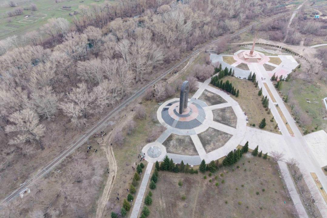 В Семее продолжается масштабная экологическая акция с участием тысяч жителей