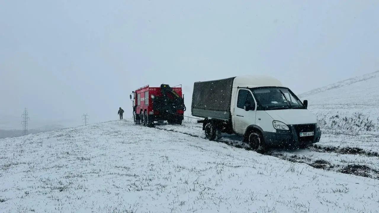 В районе Алтай спасатели оказали помощь иногороднему водителю