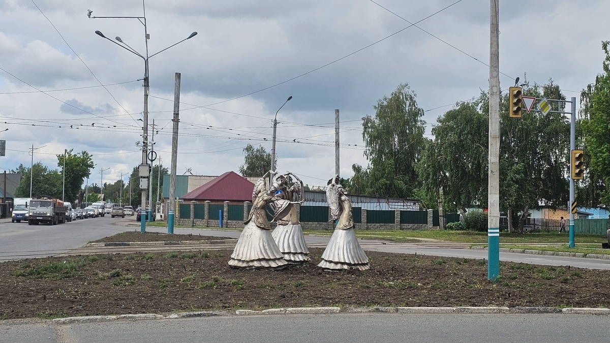 Пять скульптур из Усть-Каменогорска теперь будут украшать Акжар