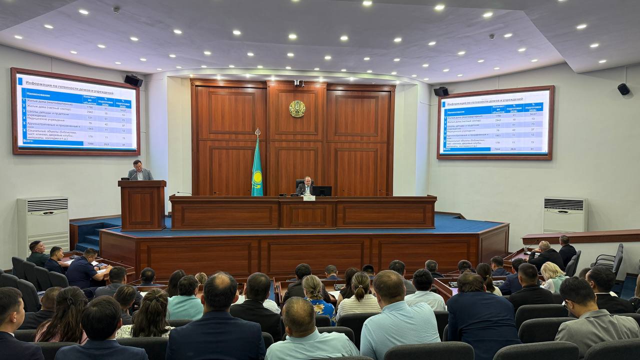 «Стыдно мне»: аким Усть-Каменогорска потребовал навести порядок в парках и скверах