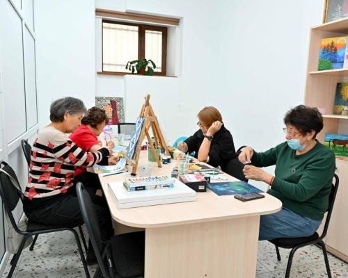 Аким области Абай посетил центр соцуслуг в Семее