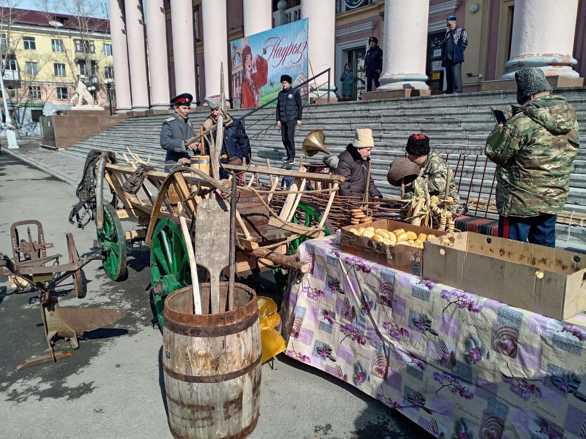 В Усть-Каменогорске начинается празднование Наурыза у Дома дружбы