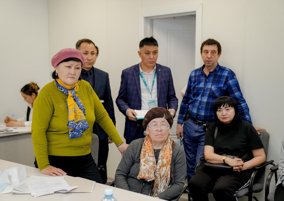 В Семее около 30 жителей обратились на личный приём к акиму города