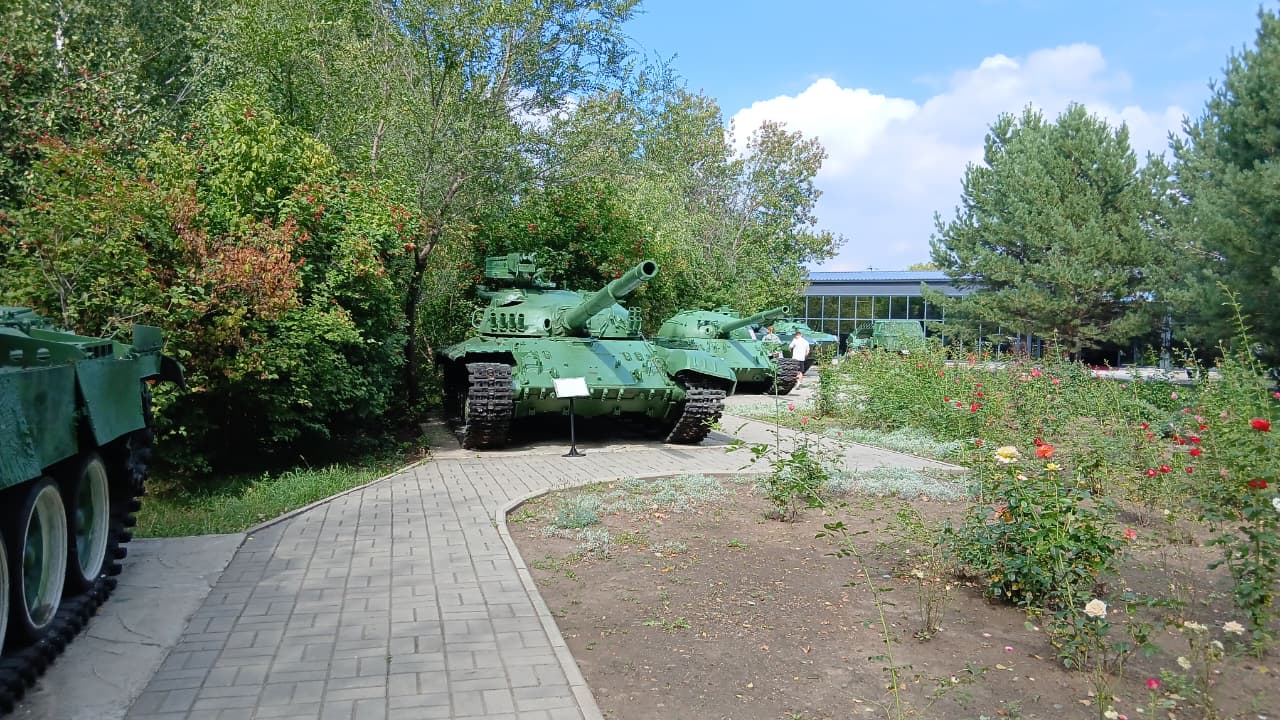 В Усть-Каменогорске открылась выставка военных автомобилей