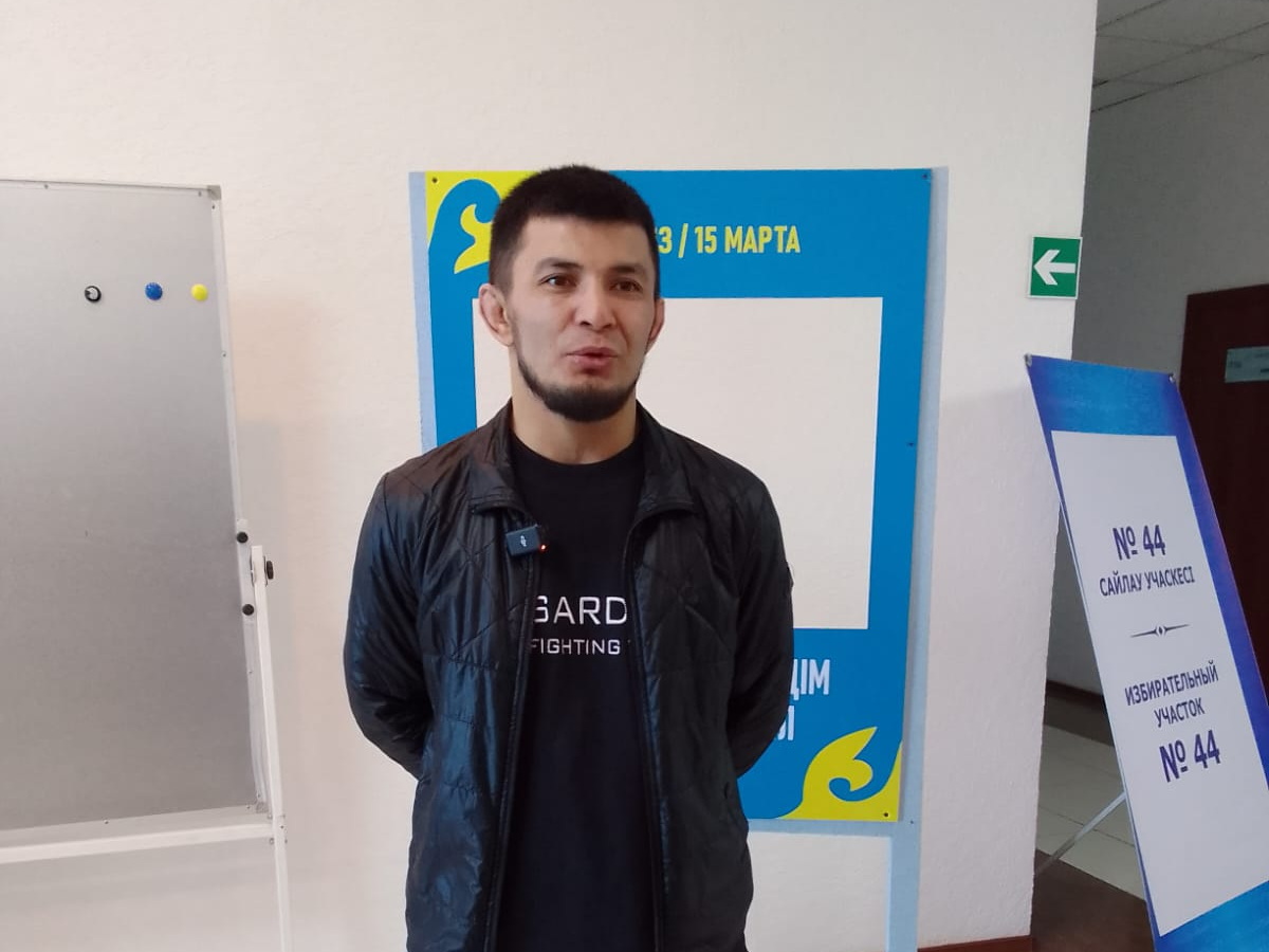 Чемпион мира Ерзат Сакабанов проголосовал на референдуме в Усть-Каменогорске