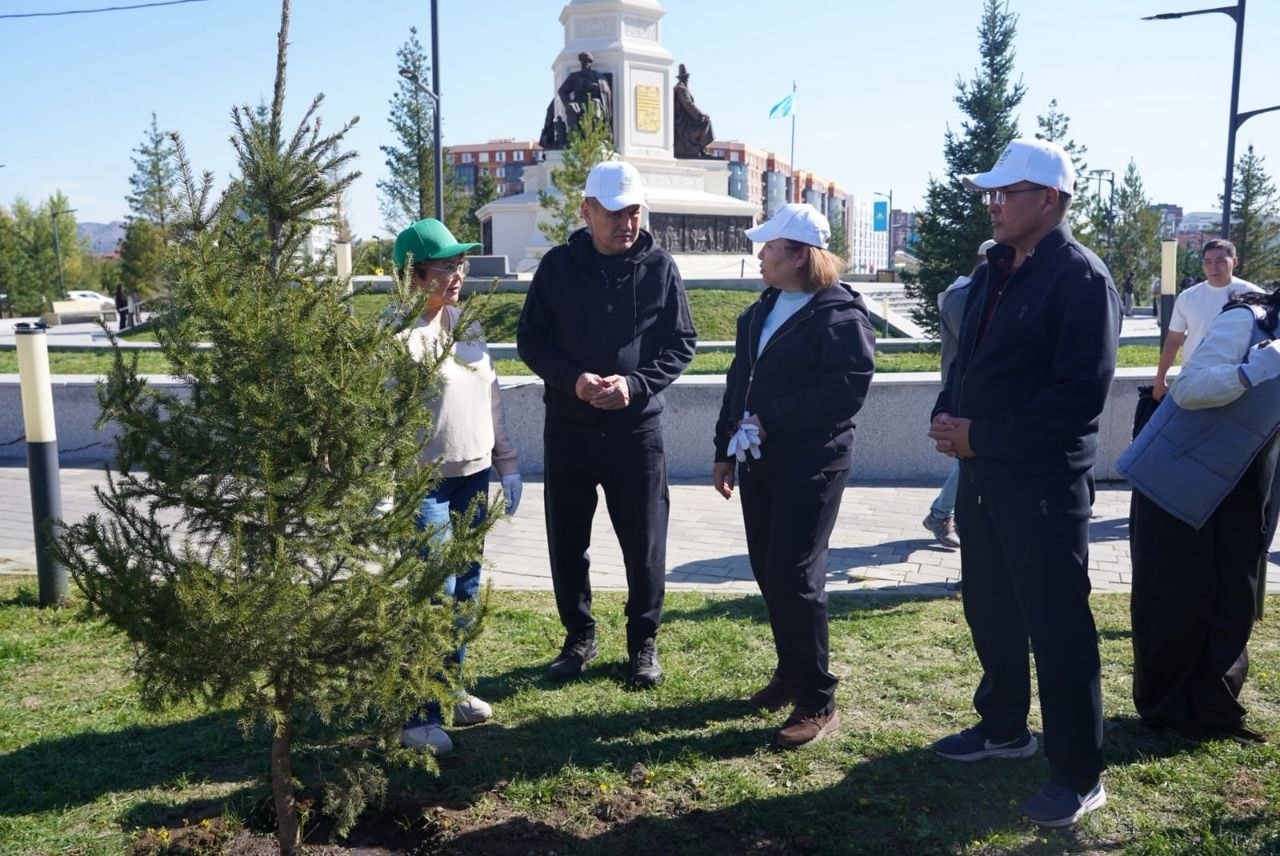 В Усть-Каменогорске высадили 250 саженцев