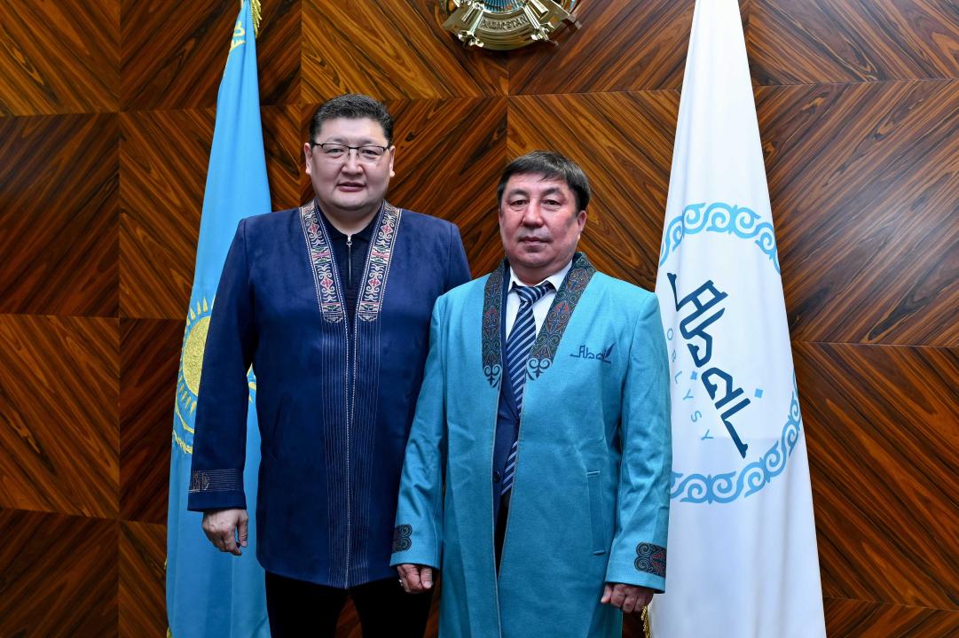 Аким области встретился с айтыскерами и деятелями искусства