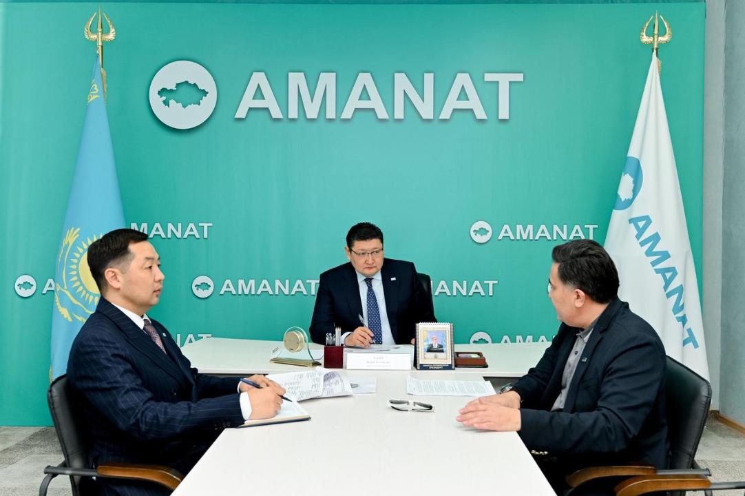 Аким области провел прием жителей по личным вопросам