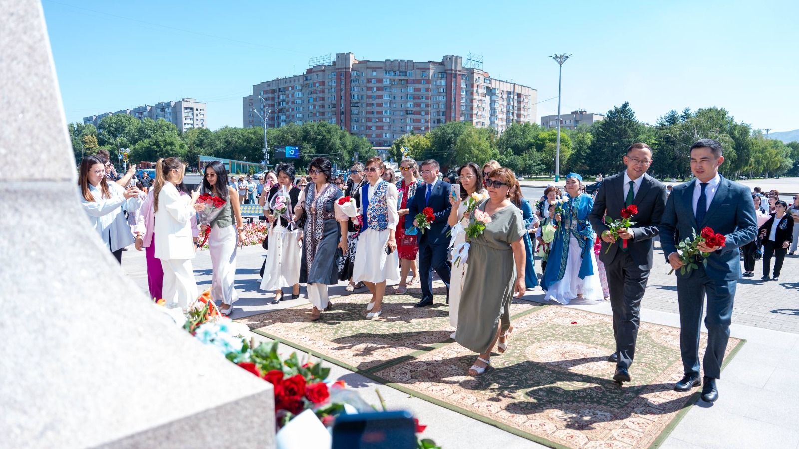 В Усть-Каменогорске почтили память Абая Кунанбаева