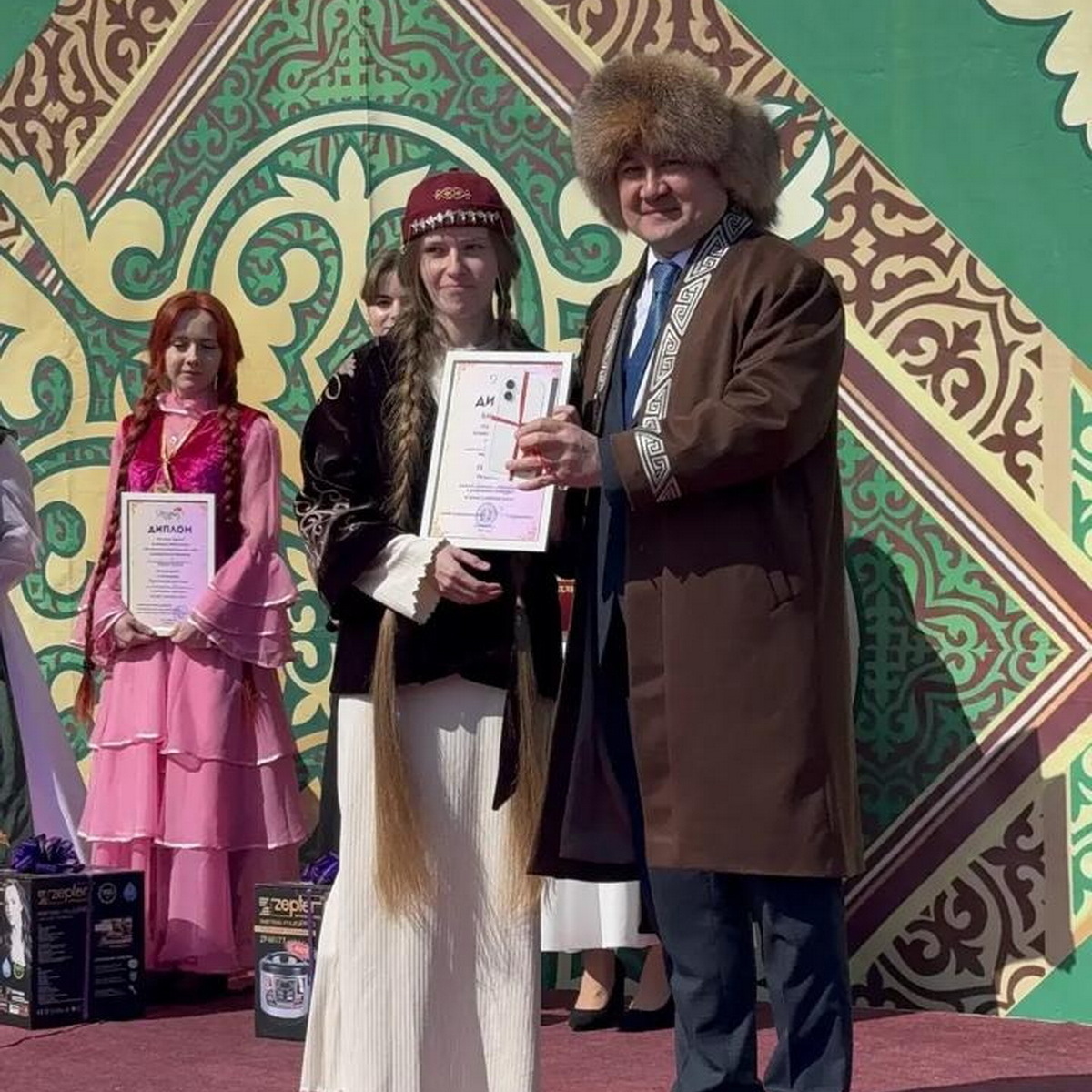 В районе Алтай названы победительницы конкурсов «Самая длинная коса», «Наурыз қыз» и «Национальный стиль»