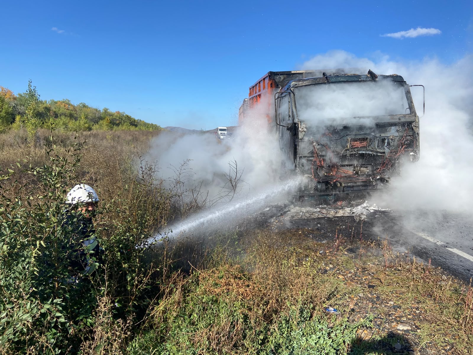 В Глубоковском районе на ходу загорелся грузовик