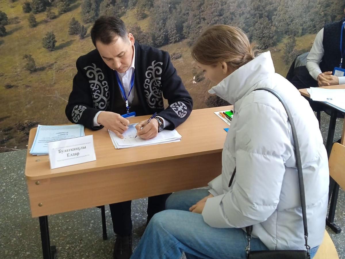 Олимпийская чемпионка посетила избирательный участок в Усть-Каменогорске