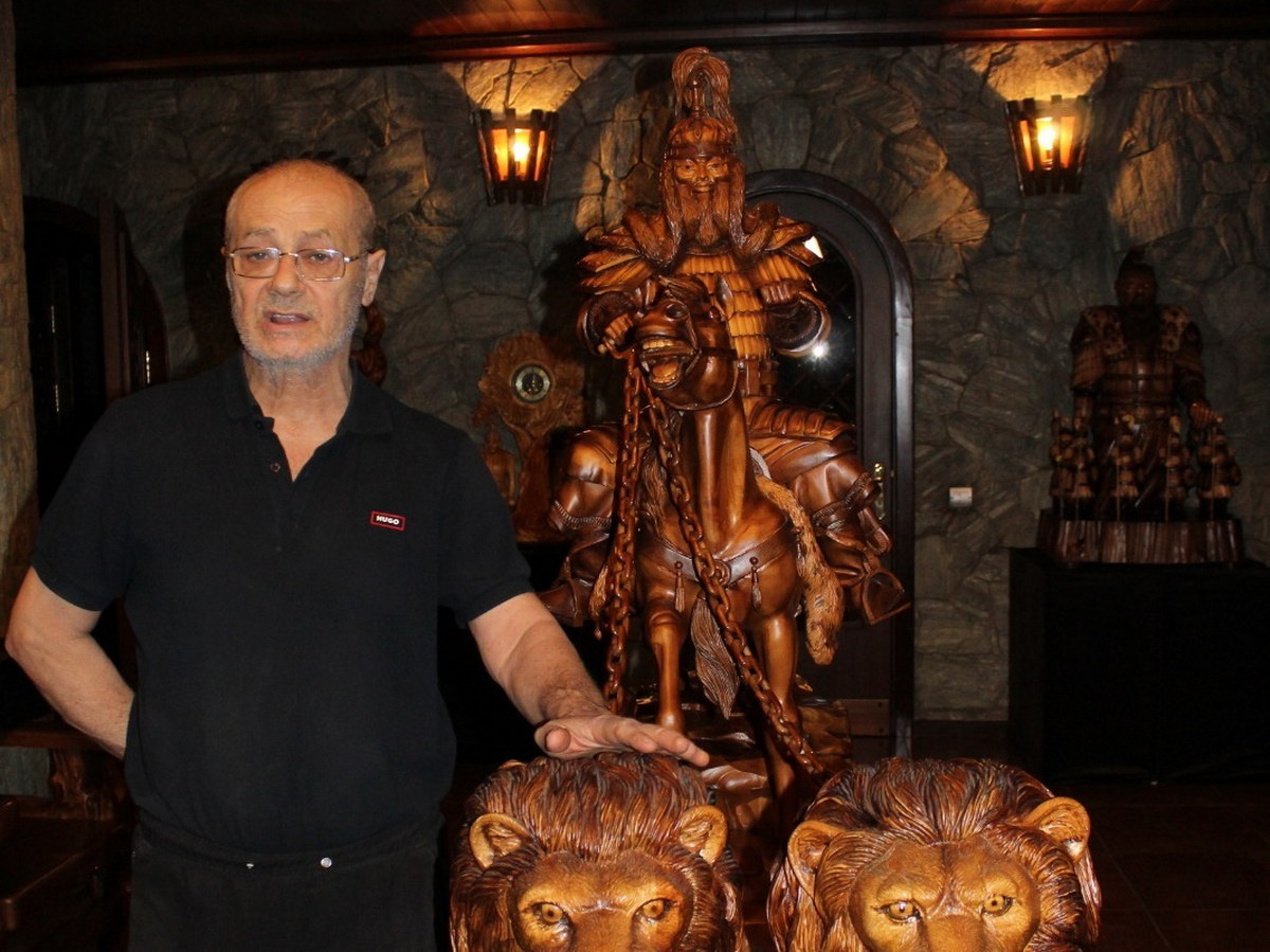 Скульптор из Усть-Каменогорска оживляет историю Казахстана