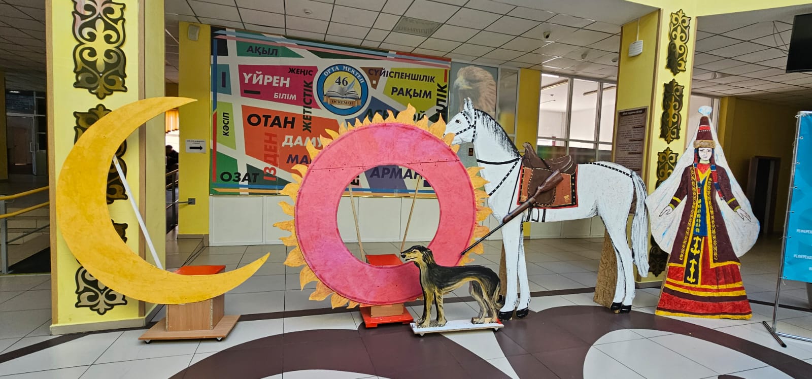 В Усть-Каменогорске на избирательном участке установили юрту и накрыли дастархан