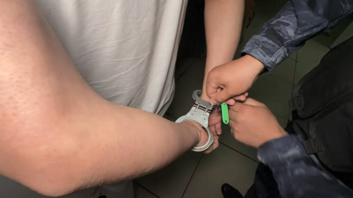 Пенсионера удерживали ради недвижимости: задержания в Алматы